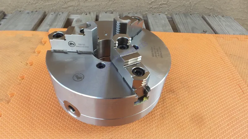 Bison 7-823-1036 Lathe Chuck 3545-10''-6 3 Jaw Self Centering 10In Man 1