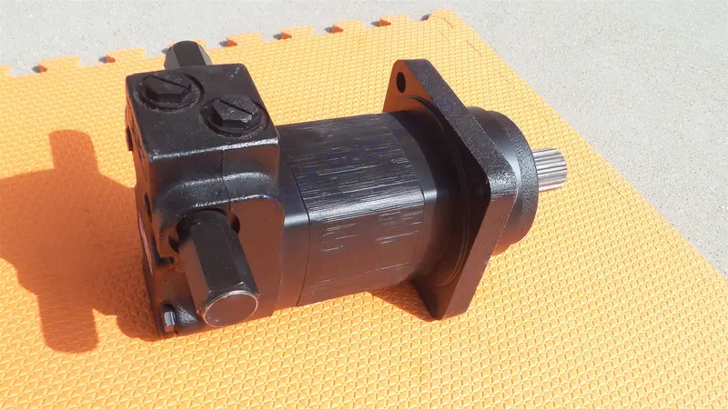 Char-Lynn 105-1672-006 Hydraulic Motor Eaton 105-1672 Swing Brush New 1