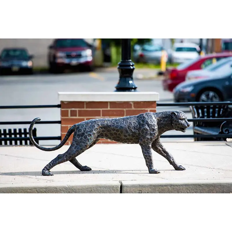 Cheetah Statue On The Prowl 1