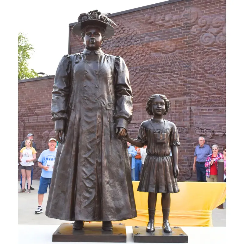 Custom Historical Bronze Statue Of Anna Laura Hill 1
