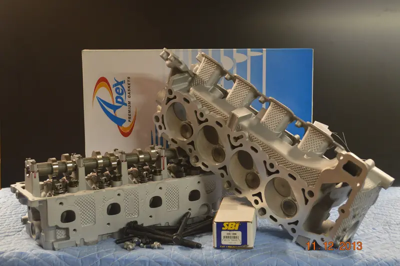 Dodge Durango, Dakota, Ram Cylinder Head 4.7L Without Egr Pair With Head Gasket Set & Bolt Set 1
