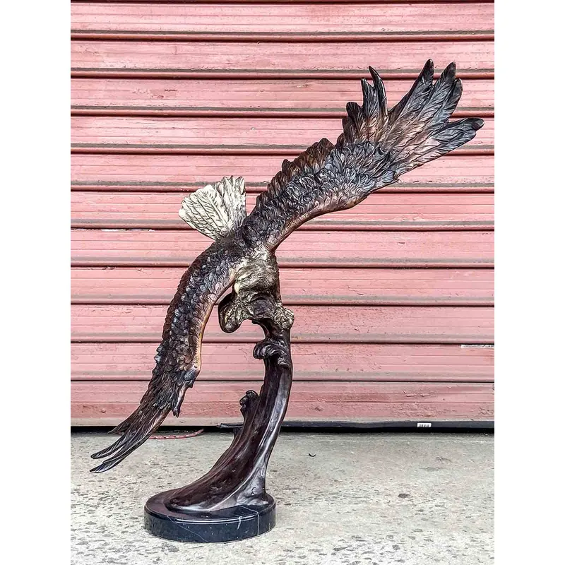 Flying Eagle Statue On Base 1