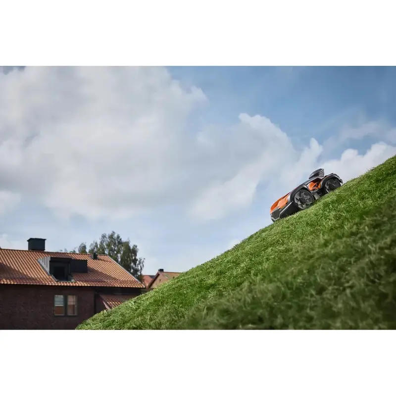 Husqvarna Automower® 535 Awd Epos® - Wire Free Robotic Mower With All-Wheel-Drive For Steep Slopes Up To 70%. 2