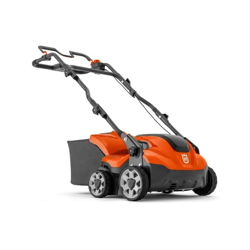 Husqvarna S138i Scarifier - Efficient, Battery-Powered Scarifier With 2-In-1 Function. 1