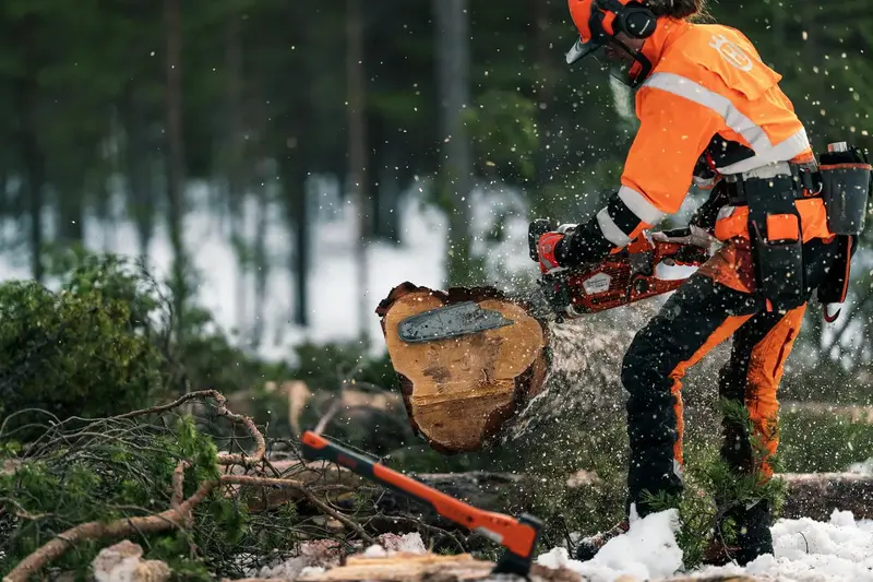 Husqvarna X-Cut Sp33g Saw Chain - Fast And Lightweight Chain With Reduced Kickback And Easy Maintenance. 2