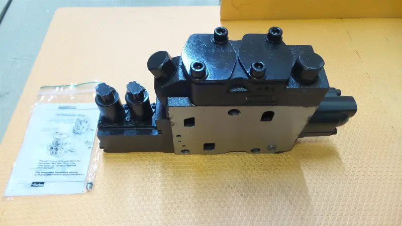John Deere At530960 Hydraulic Control Valve Track Section At515962 1