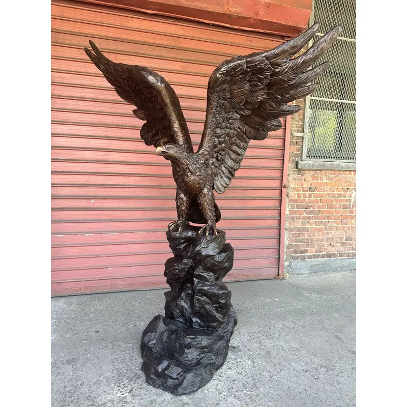 Large Eagle Spirit Statue 1