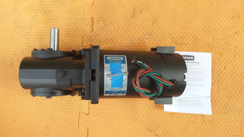 Leeson M1135039.00 Right Angle Gearmotor Cm34d25nz7c Gear Motor 90V 1