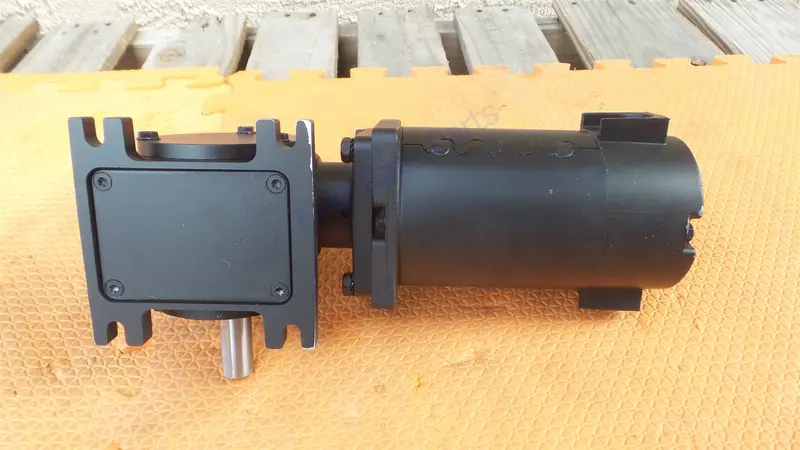 Leeson M1135039.00 Right Angle Gearmotor Cm34d25nz7c Gear Motor 90V 2