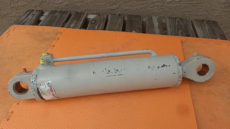 Manitou 210435 Compensation Hydraulic Cylinder Mlt523 Mta 6642 Rs8-42 1
