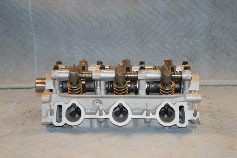 Mitsubishi Mighty Max Diamante Cylinder Head - Right 3.0L 2972Cc V6 Sohc 6G72, Year:89-97 1