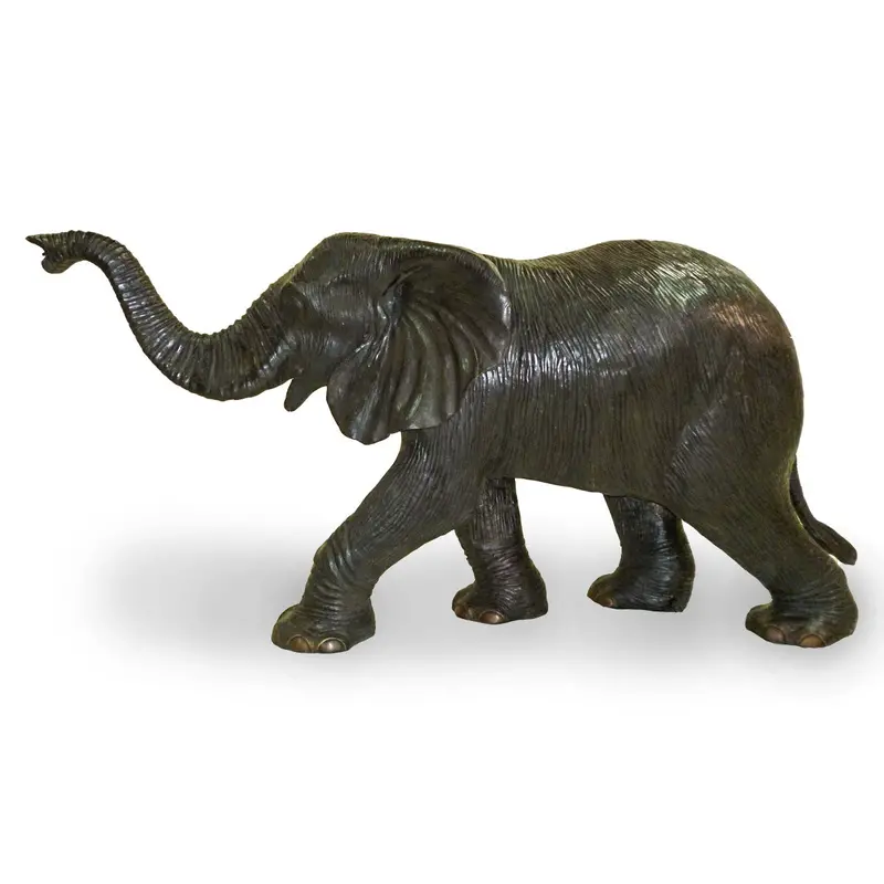 Moving Elephant Pointed Trunk 1