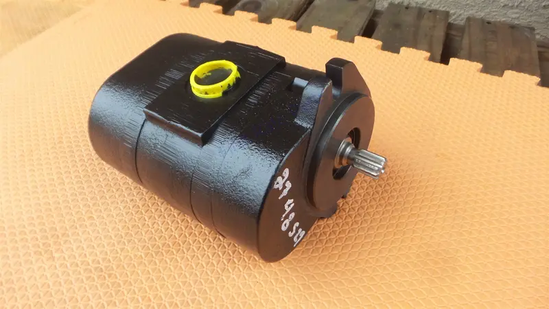 Taylor 2748-529 Hydraulic Pump Tanden Pgp130 Forklift P5 Charge Brake 1