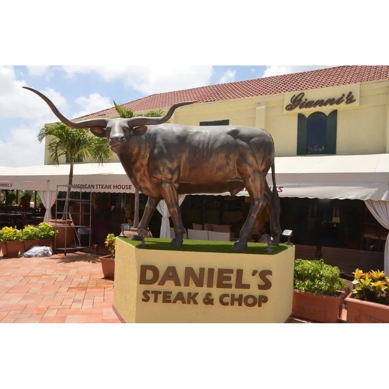 Texas Longhorn Statue Head Turned 1