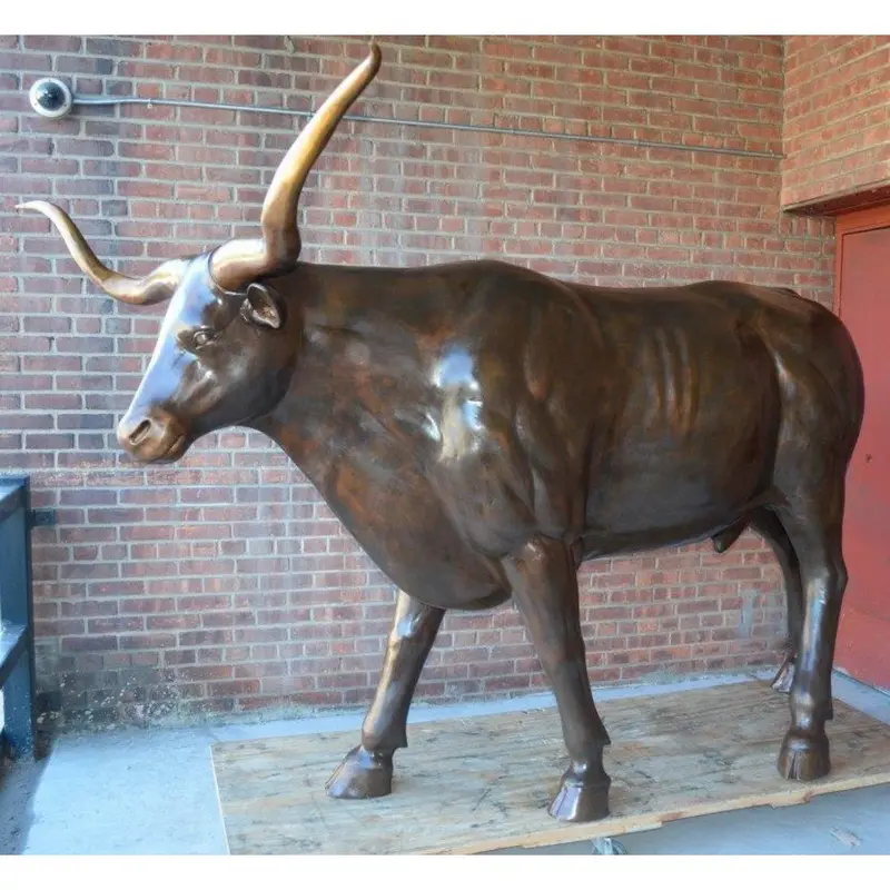 Texas Longhorn Statue Looking Straight 1
