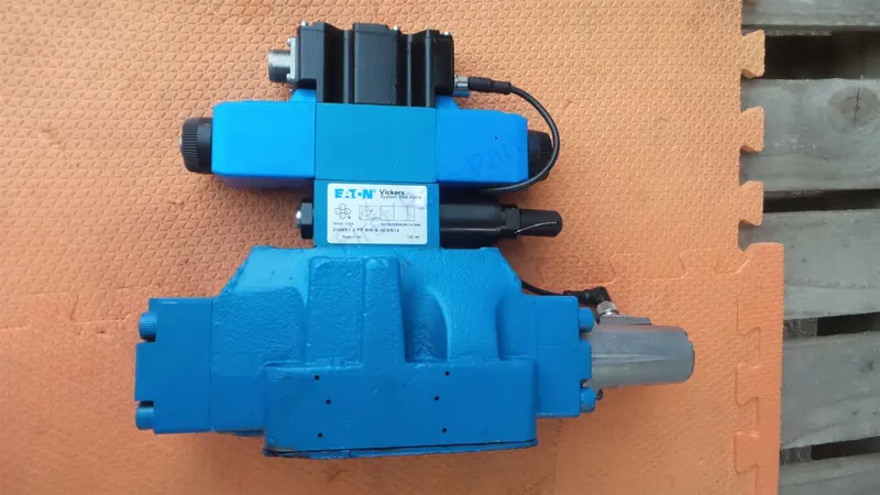 Vickers 861An00011a Proportional Valve Kbfdg5v-8-33C375n-X-M2-Pe7-H1-11 1