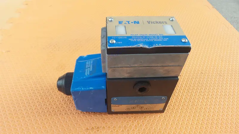 Vickers Dg4s4lw-012B-B-60 Directional Control Valve 02-126215 Solenoid 1
