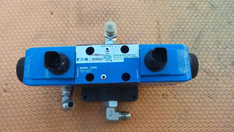 Vickers Dg4v-3-8C-Vm-Kup5-D2-G7-61 Solenoid Valve Eaton 02-353813 Dg4v 1