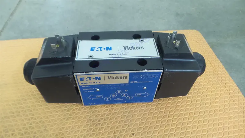 Vickers Dg4v4-012C-M-U-B5-10 Solenoid Valve 02-337540 Eaton Control 1