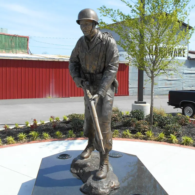 Wwii Marine Statue On Patrol 1
