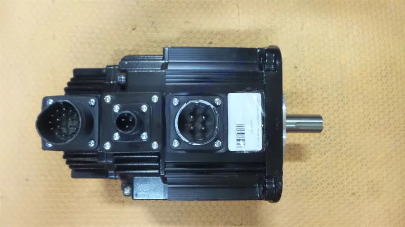 Yaskawa Sgmgh-05Dca6h Servo Motor 400V 1.9A 450W 1500Rpm Brake R88m- 1